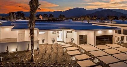 Sleeps 14 Desert Paradise w/ Pool, Hot Tub & Pickleball Near La Quinta Bravo Villa #5 by Avantstay