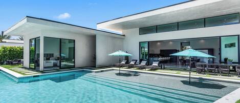 Villa (Multiple Bedrooms) | Front of property