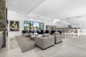 Villa (6 Bedrooms) | Interior