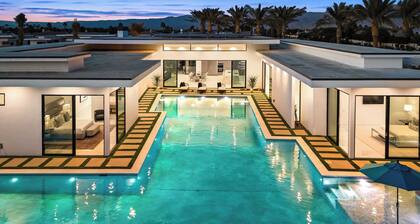 Exclusive Indio Villa Pool, Hot Tub, Putting Green Sleeps 18 Bravo #6