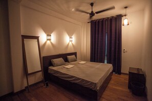 8 habitaciones, escritorio, tabla de planchar con plancha y wifi 
