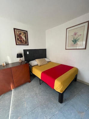 Quarto casal, 1 cama de casal, banheiro privativo | Wi-Fi de cortesia