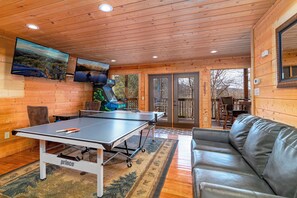 Games room - Luxury Cabin w/ All-Inclusive Resort Amenities (Pigeon Forge)