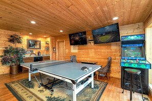 Games room - Luxury Cabin w/ All-Inclusive Resort Amenities (Pigeon Forge)