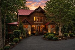 Exterior - Luxury Cabin w/ All-Inclusive Resort Amenities (Pigeon Forge)
