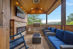 Interior - Cabin + FREE Resort Amenities | Pigeon Forge (Pigeon Forge)