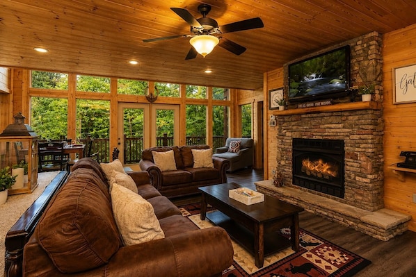 Smart TV, fireplace
