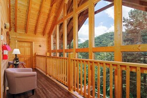 Interior - A Cabin to Remember, free tickets, no catch! (Pigeon Forge)