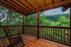 Property grounds - A Cabin to Remember, free tickets, no catch! (Pigeon Forge)