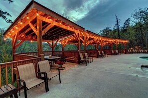 屋外ダイニングエリア