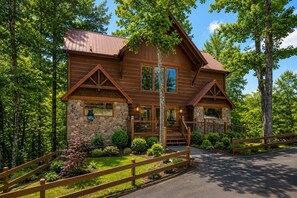 Exterior - Luxury Cabin w/ All-Inclusive Resort Amenities (Pigeon Forge)