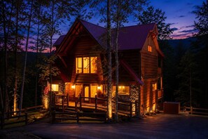 Exterior - Luxury Cabin w/ All-Inclusive Resort Amenities (Pigeon Forge)