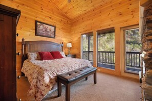 4 bedrooms, iron/ironing board, internet, bed sheets - Smoky's Summit, free tickets, no catch! (Pigeon Forge)