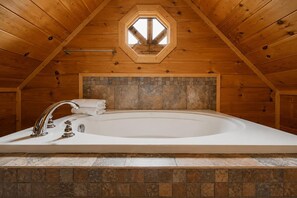 Bathroom - Luxury Cabin w/ All-Inclusive Resort Amenities (Pigeon Forge)