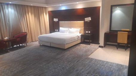 ์คํ๋์ค | ์๋ง ์ปคํผ, ๋ค๋ฆฌ๋ฏธ/๋ค๋ฆฌ๋ฏธํ, ๋ฌด๋ฃ WiFi