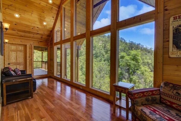 Interior - Grand View Lodge, free tickets, no catch! (Pigeon Forge)