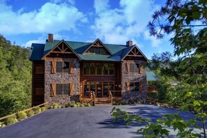 Exterior - Grand View Lodge, free tickets, no catch! (Pigeon Forge)