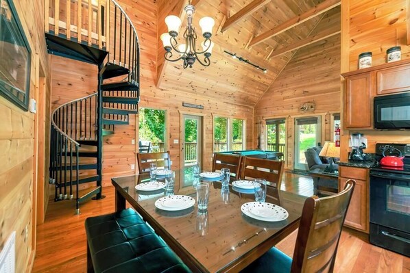 Interior - A Suite Mountain Retreat, free tickets, no catch! (Pigeon Forge)