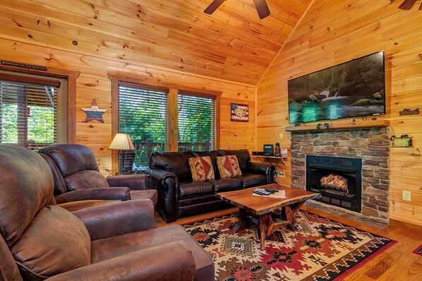 Smart TV, fireplace