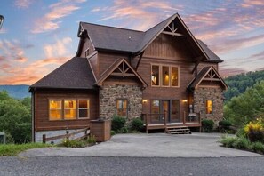 Exterior - Near Dollywood + Resort Amenities Included (Pigeon Forge)