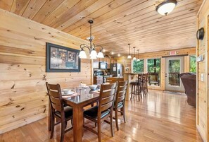 Dining - A Perfect Getaway, free tickets, no catch! (Pigeon Forge)