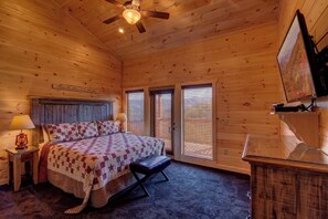 4 bedrooms, iron/ironing board, internet, bed sheets