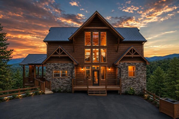 Exterior - Luxury Cabin w/ All-Inclusive Resort Amenities (Pigeon Forge)