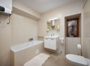 House (Holiday Home) | Bathroom | Towels