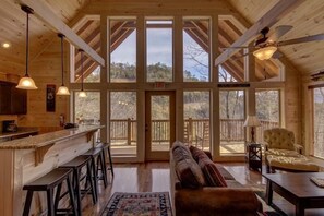 Smart TV, fireplace - Cabin + FREE Resort Amenities | Pigeon Forge (Pigeon Forge)
