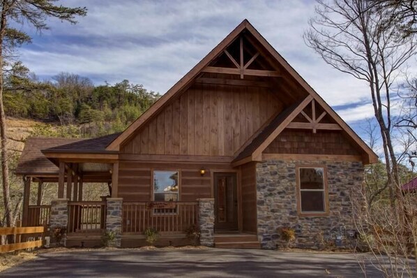 Exterior - Cabin + FREE Resort Amenities | Pigeon Forge (Pigeon Forge)