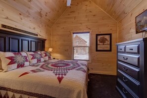 2 bedrooms, iron/ironing board, internet, bed sheets - Cabin + FREE Resort Amenities | Pigeon Forge (Pigeon Forge)