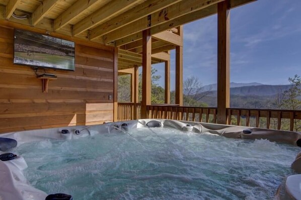 Outdoor spa tub
