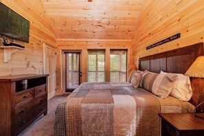 5 bedrooms, iron/ironing board, WiFi, bed sheets