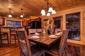 Dining - Cabin + FREE Resort Amenities | Pigeon Forge (Pigeon Forge)