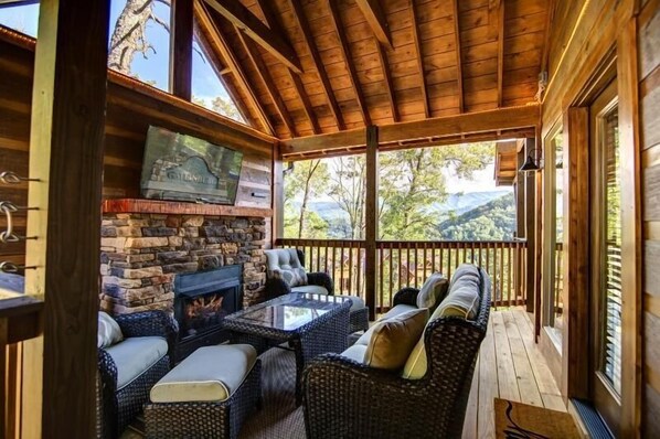 Interior - Cabin + FREE Resort Amenities | Pigeon Forge (Pigeon Forge)