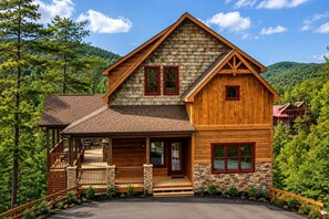 Exterior - Luxury Cabin w/ All-Inclusive Resort Amenities (Pigeon Forge)