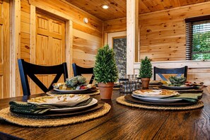 Dining - Near Dollywood + Resort Amenities Included (Pigeon Forge)