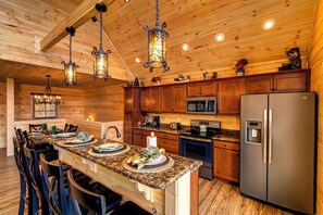 Fridge, oven, dishwasher, coffee/tea maker - Critter Cove, free tickets, no catch! (Pigeon Forge)