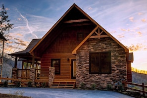 Exterior - Near Dollywood + Resort Amenities Included (Pigeon Forge)