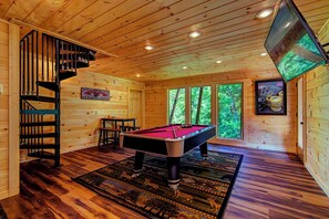 Game room - Cabin + FREE Resort Amenities | Pigeon Forge (Sevierville)