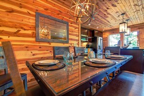 Dining - Near Dollywood + Resort Amenities Included (Pigeon Forge)