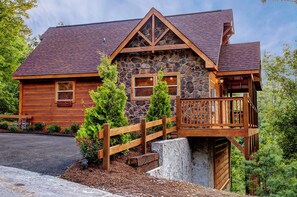 Exterior - Cherokee Wind, free tickets, no catch! (Pigeon Forge)