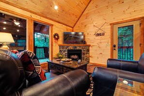 Smart TV, fireplace - Cherokee Wind, free tickets, no catch! (Pigeon Forge)