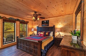 5 bedrooms, iron/ironing board, internet, bed sheets - Deer Haven, free tickets, no catch! (Pigeon Forge)