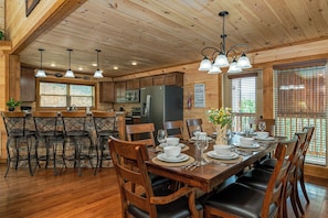 Dining - Near Dollywood + Resort Amenities Included (Sevierville)