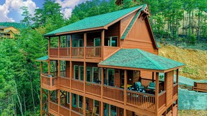 Exterior - Sunset Vista, free tickets, no catch! (Pigeon Forge)