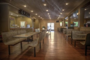 Dining - Luxury Cabin w/ All-Inclusive Resort Amenities (Sevierville)