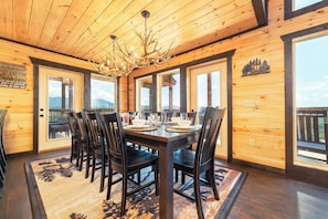 Dining - Luxury Cabin w/ All-Inclusive Resort Amenities (Sevierville)