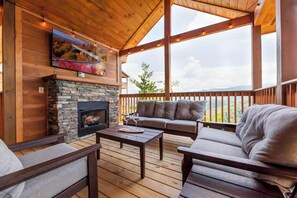 Smart TV, fireplace - Above The Rest, free tickets, no catch! (Sevierville)