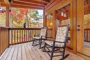 Terrace/patio - Cabin + FREE Resort Amenities | Pigeon Forge (Pigeon Forge)